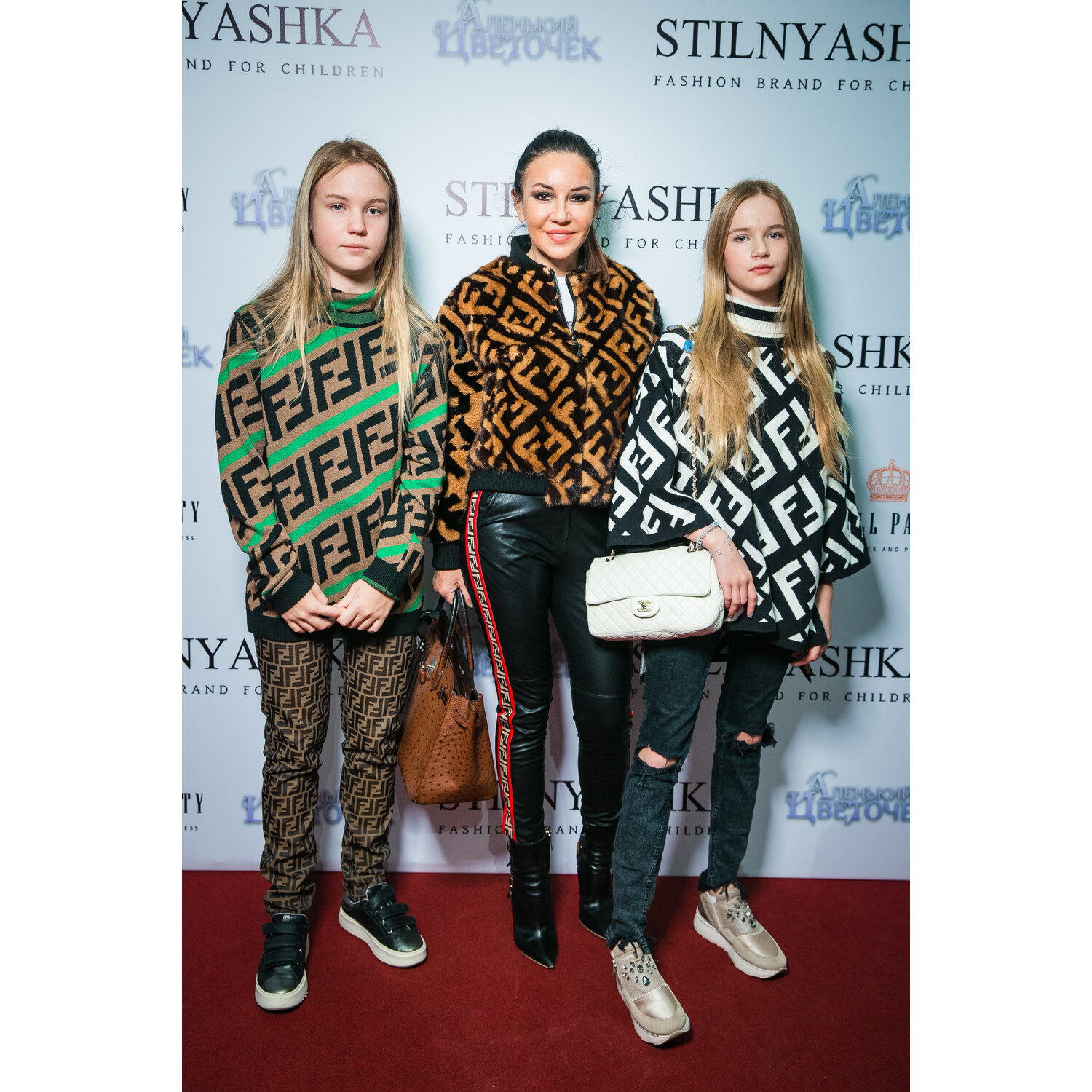 Фото Ирина Чайковская с дочками Илона и Эля на показе Stilnyashka Весна-лето 2019